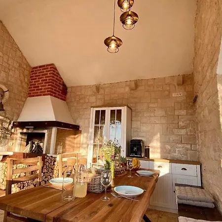 Roza - One Bedroom With Swimming Pool Splitska