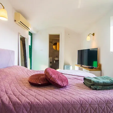 Βίλα Roza - One Bedroom With Swimming Pool