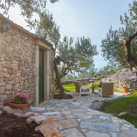 Roza - One Bedroom With Swimming Pool *