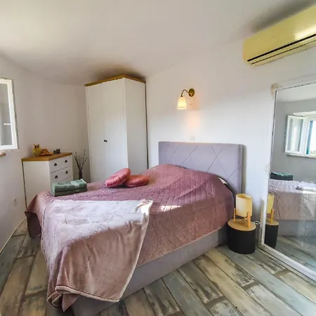 Roza - One Bedroom With Swimming Pool *