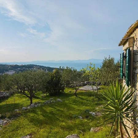 Roza - One Bedroom With Swimming Pool Splitska