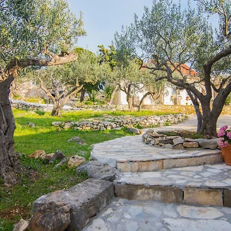Βίλα Roza - One Bedroom With Swimming Pool Splitska