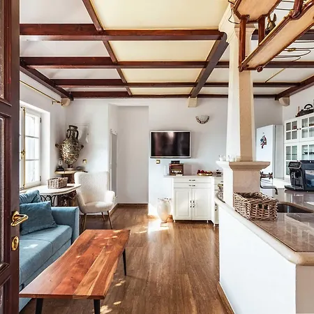 Roza - One Bedroom With Swimming Pool Splitska