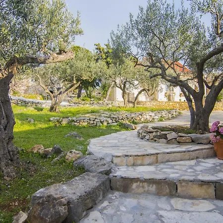 Roza - One Bedroom With Swimming Pool * Splitska