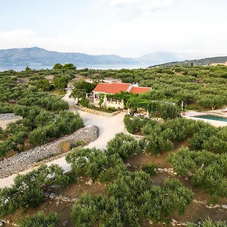 Roza - One Bedroom With Swimming Pool * Splitska
